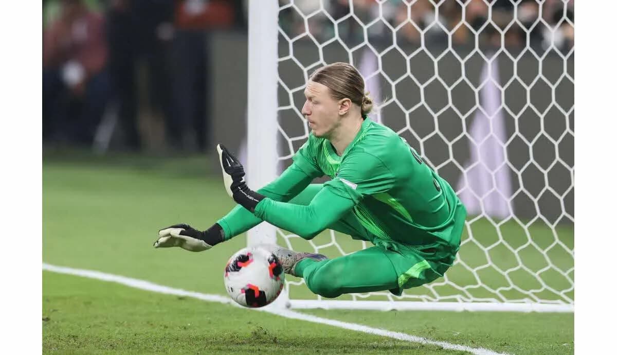 Safonov, l'atout discret du PSG : Luis Enrique loue sa solidité face à Liverpool