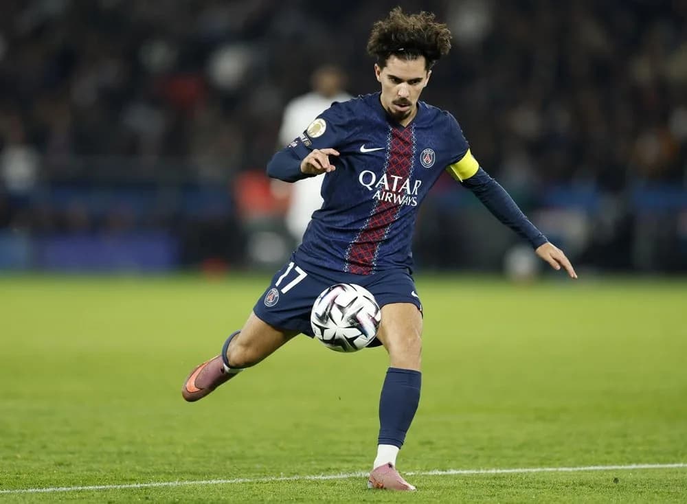 PSG : Vitinha touché à la cheville, inquiétude avant le choc face au Bayern