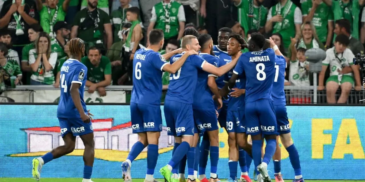 Saint-Étienne : Troyes revient en Ligue 1 avec un succès net à Geoffroy-Guichard en 2026