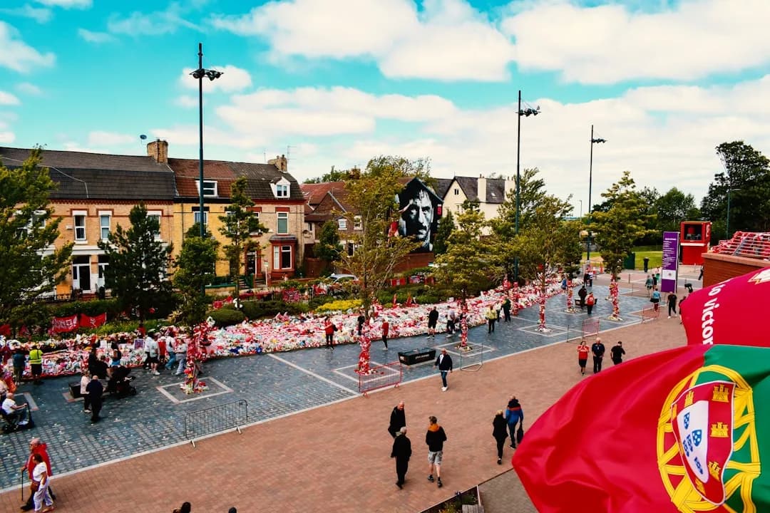 Après l’élimination en C1, Arne Slot pointe blessures, VAR et occasions manquées
